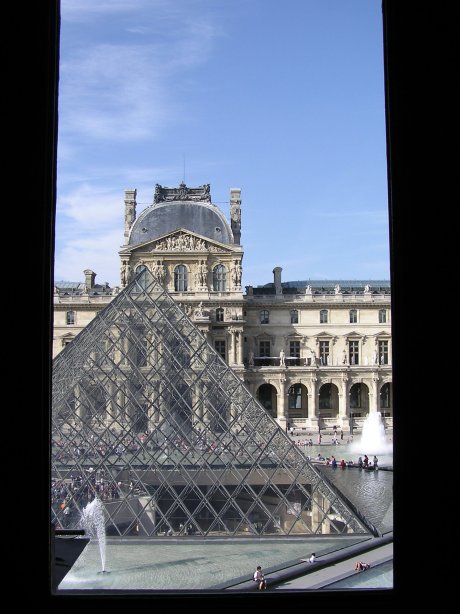 louvre pyramid